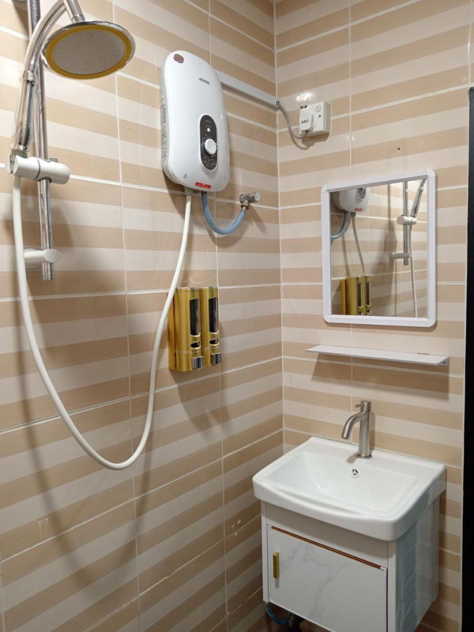Hotel Seri Intan Tampin Habitación foto